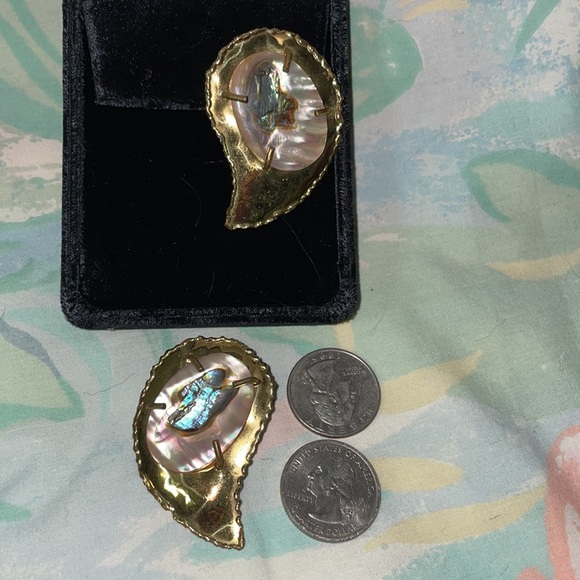 Stunning vintage brass and abalone earrings - Picture 11 of 14